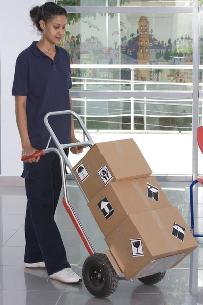Delivery woman — Stock Photo, Image