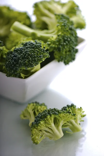Skål med broccoli — Stockfoto