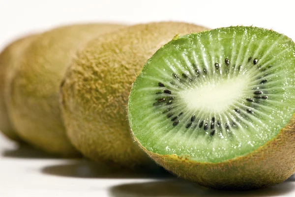 Rad av kiwifrukt — Stockfoto