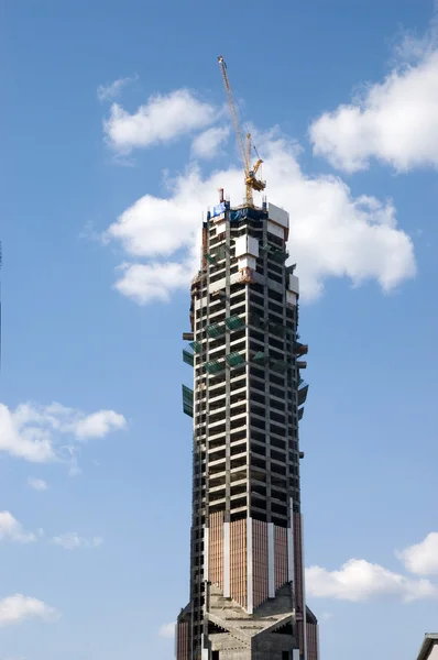 Byggnaden av skyskrapa i Moskva-city — Stockfoto
