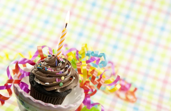 Cupcake d'anniversaire avec bougie Photo De Stock