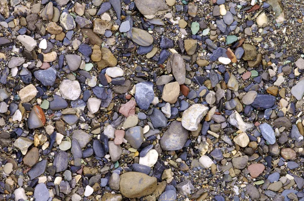 Цветные камни в реке — стоковое фото