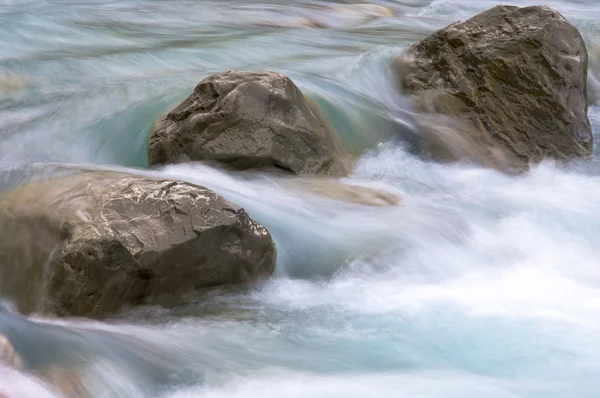 Three stones in a river — Stock Photo, Image