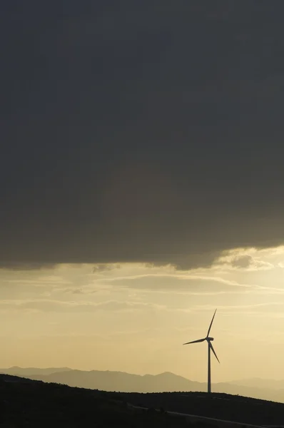 Wind power aerogenerator skyline at dusk — Stock Photo, Image