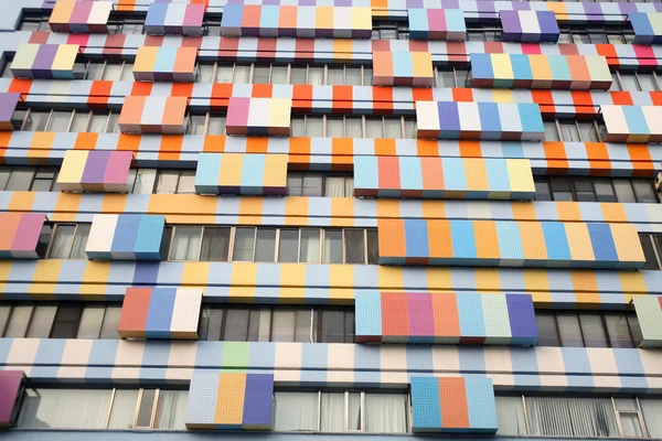 Kleurrijke modern gebouw — Stockfoto
