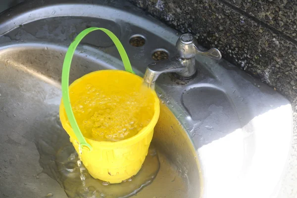 Žlutá kbelíky — Stock fotografie