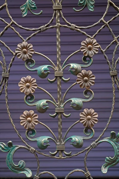 Dekoracja kwiatowa drzwi — Zdjęcie stockowe