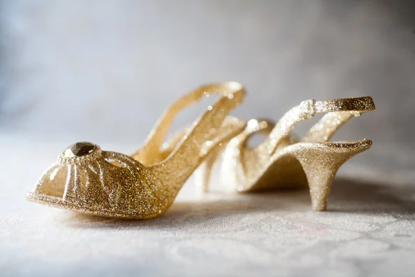 Gouden schoenen — Stockfoto