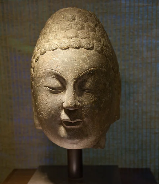 Hiljainen Buddha — kuvapankkivalokuva