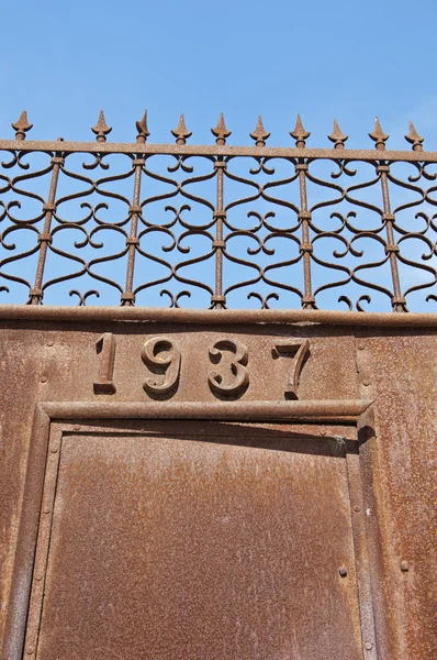 さびた鉄の門 — ストック写真
