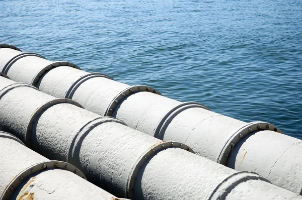 Potrubí vedoucí ven na moře — Stock fotografie