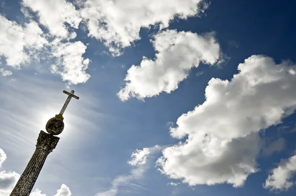 Cross pointing the sky — Stock Photo, Image
