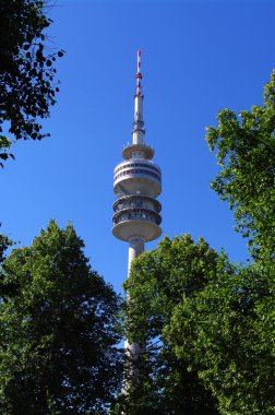 Olympiapark içinde kule. Münih