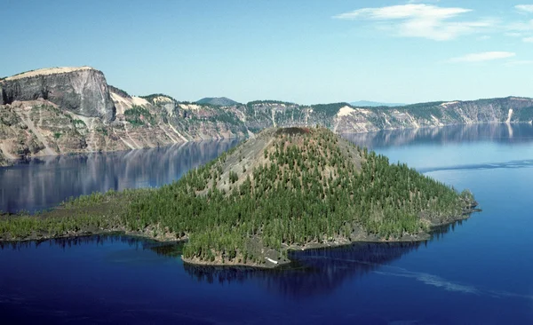 Isola dei maghi nel lago dei crateri — Foto Stock
