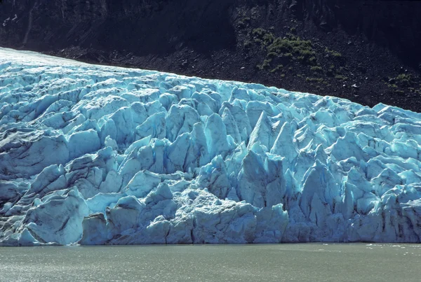 Ледниковый лед в горах — стоковое фото