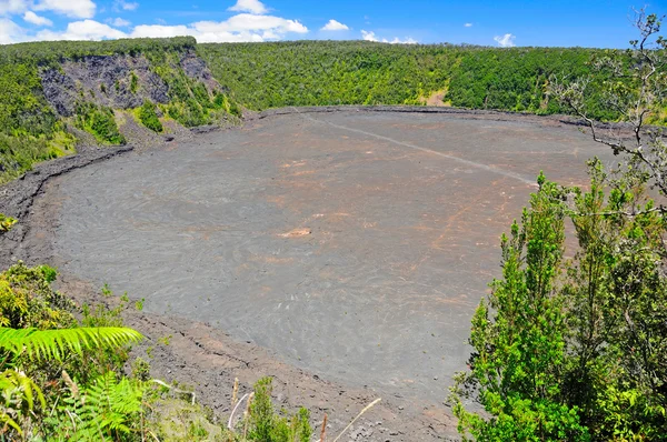 Krater wulkaniczny w tropikach — Zdjęcie stockowe