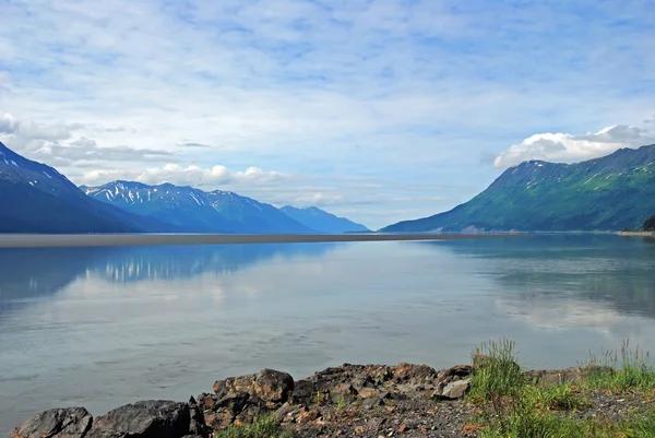 アラスカの山と海 ストック画像