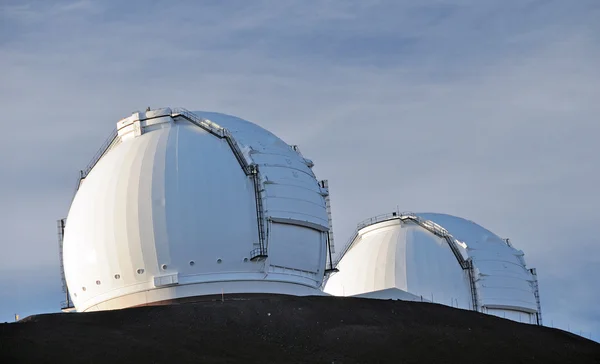 Telescoop koepels op mauna kea — Stockfoto