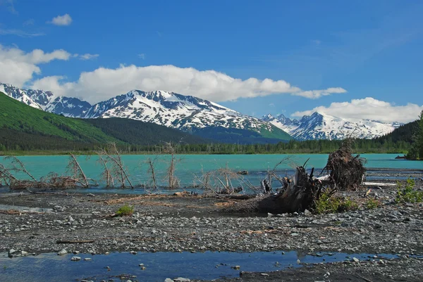 Lago Glacial nas montanhas — Fotografia de Stock