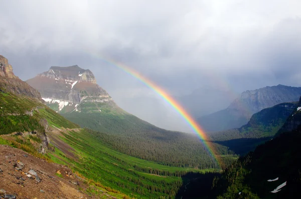 群山中的彩虹 — 图库照片