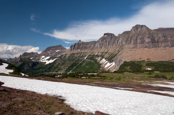 Montañas con nieve de verano —  Fotos de Stock