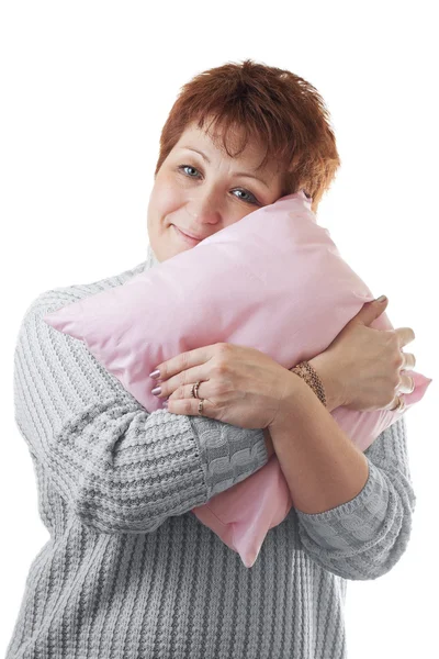Mulher feliz abraços rosa travesseiro — Fotografia de Stock