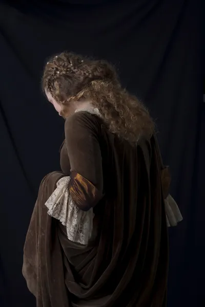 Schoonheid in middeleeuwse jurk — Stockfoto