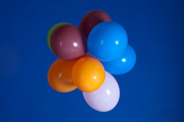 üzerinde mavi balon