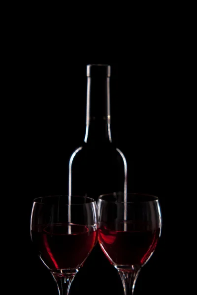Rode wijn - fles en glazen — Stockfoto