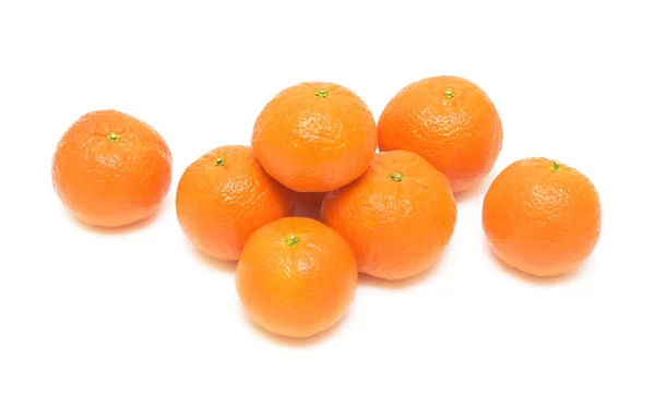 Mandarinky izolovaných na bílém pozadí — Stock fotografie