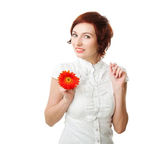 Mulher bonita com gerbera flor em suas mãos contra b branco — Fotografia de Stock