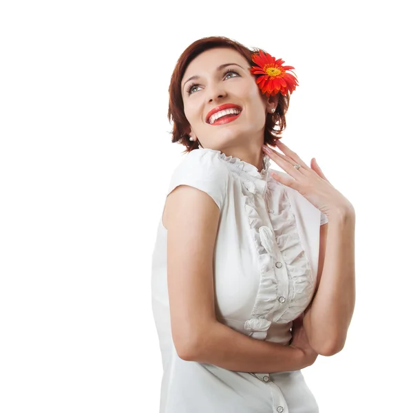 Belle femme avec gerbera fleur sur fond blanc — Photo