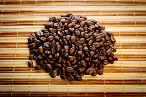 Ароматные кофейные бобы — стоковое фото