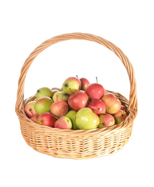 La canasta con manzanas rojas — Foto de Stock