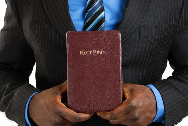 Homem de negócios segurando uma bíblia — Fotografia de Stock