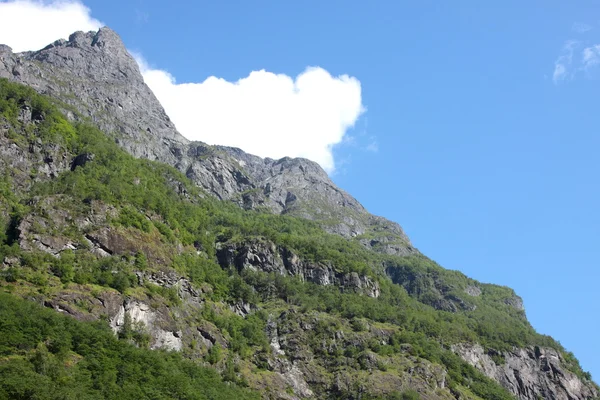 Montanha na Noruega na primavera — Fotografia de Stock