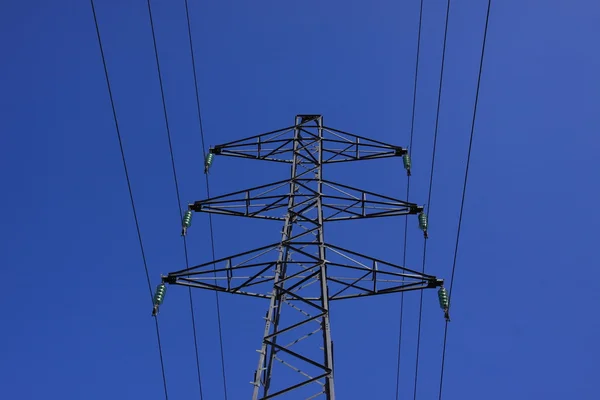 Elektrik pilon, yüksek gerilim hattı — Stok fotoğraf