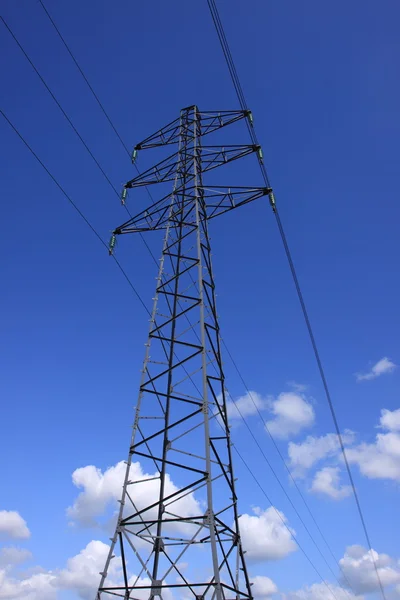 Elektrik pilon, yüksek gerilim hattı — Stok fotoğraf