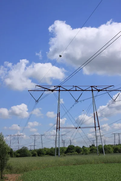 Pylon electric, linie de înaltă tensiune — Fotografie, imagine de stoc