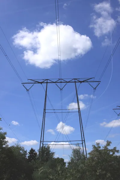 电塔、 高压线路 — 图库照片