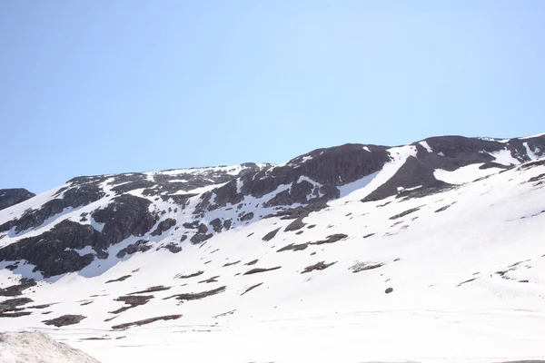 Station de montagne enneigée et sports d'hiver en Norvège — Photo