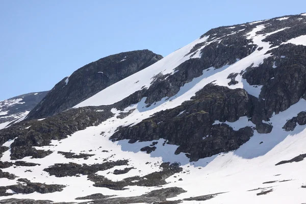 Χιονισμένο βουνό θέρετρο και χειμερινά σπορ στη Νορβηγία — Φωτογραφία Αρχείου