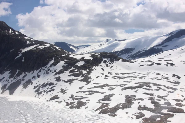 Snowy mountain resort ve Norveç'te kış sporları — Stok fotoğraf