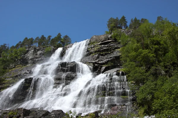 峡湾的大瀑布它在春天 norvege — 图库照片