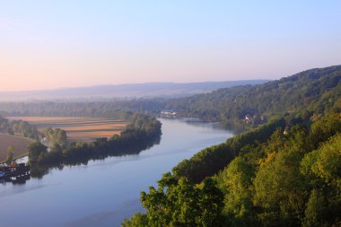 Daybreak seine vadisine sis içinde