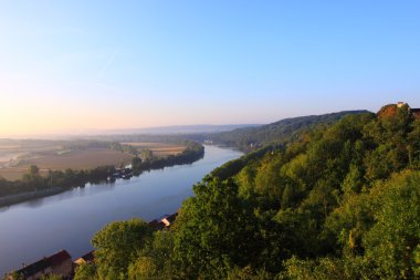 Daybreak seine vadisine sis içinde