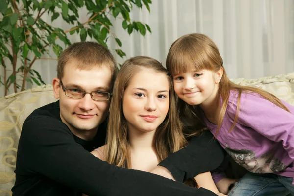 父亲和他的女儿们 — 图库照片