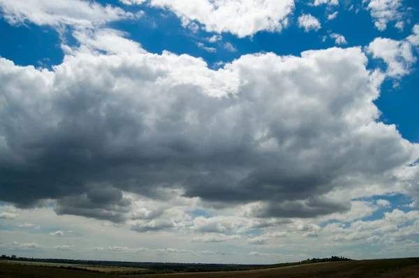 Alçak bulutlar — Stok fotoğraf