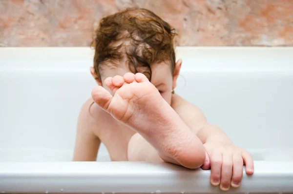 Childfoot en baño —  Fotos de Stock