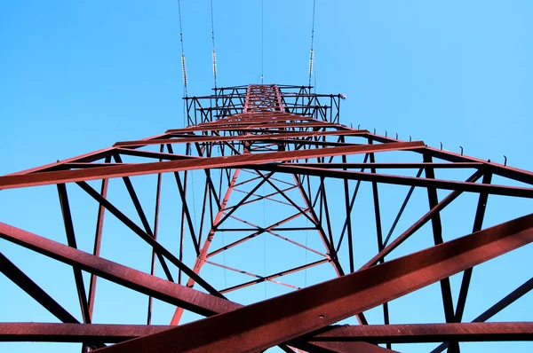 Torre de transmisión de alto voltaje — Foto de Stock